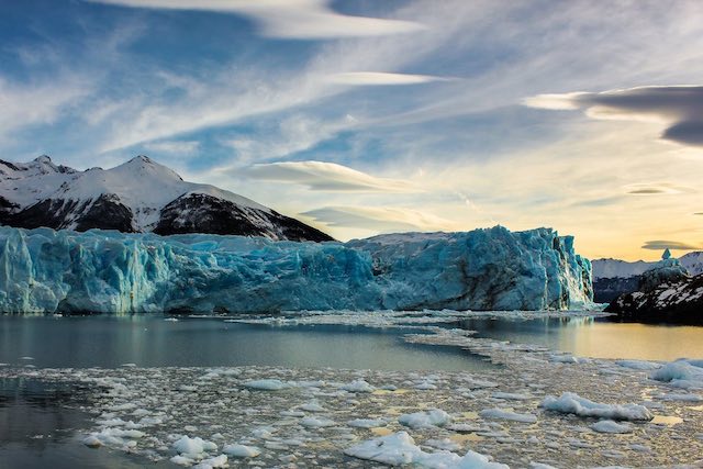 地球温暖化でも成長する巨大氷河。南米アルゼンチンのペリト・モレノ氷河