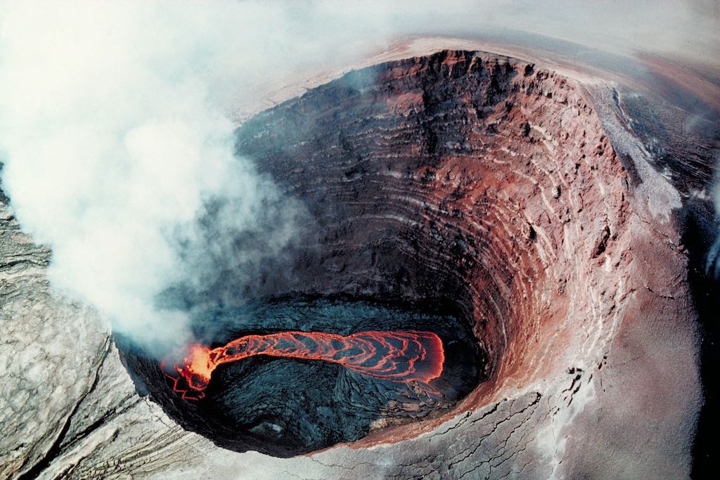 ハワイ島キラウエア火山のプウ・ネオ火口