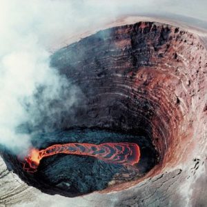 火山灰は「灰」ではなく細かい砂つぶ。尖ったガラスや鉱物でできている