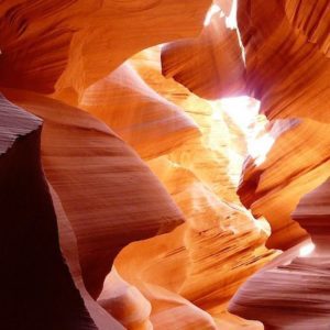 風化花崗岩がつくる奇観。日本一高いロープウェイの鉄塔。三重・御在所岳