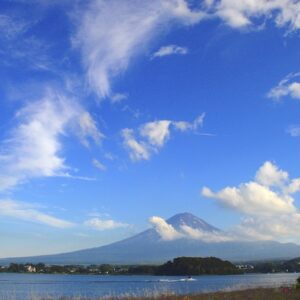 富士五湖を完成させた平安時代の大噴火。貞観噴火の溶岩流と富士山の噴石