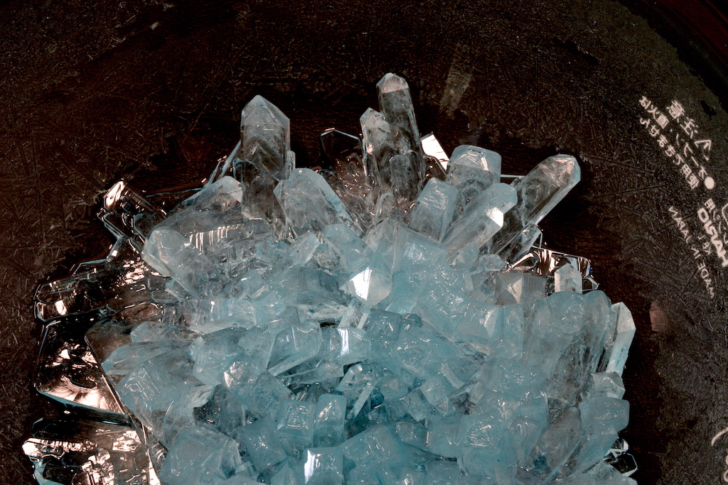 ビフォスファマイト（リン酸二水素アンモニウム）の人工結晶