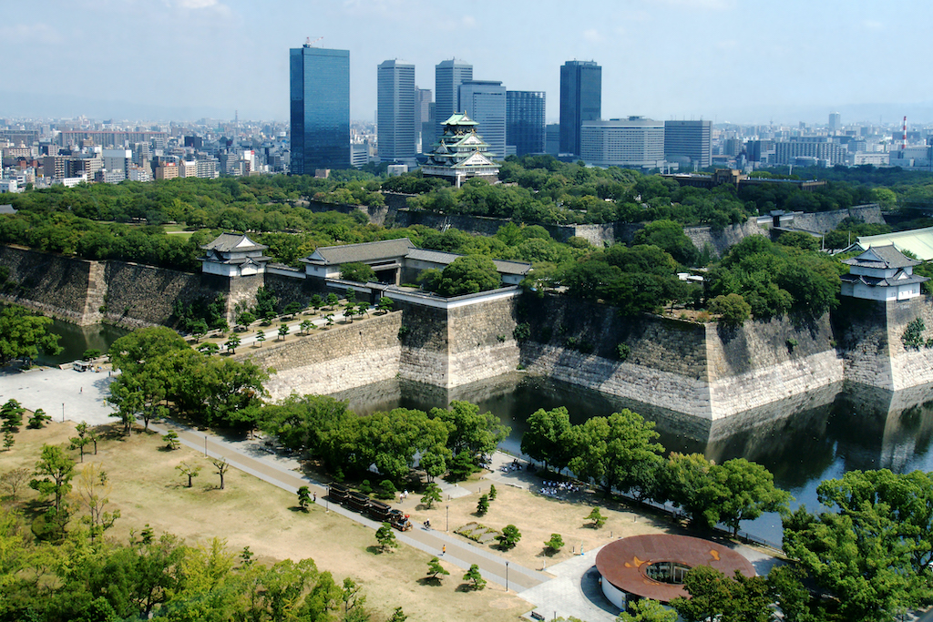 花崗岩でできた大阪城の石垣