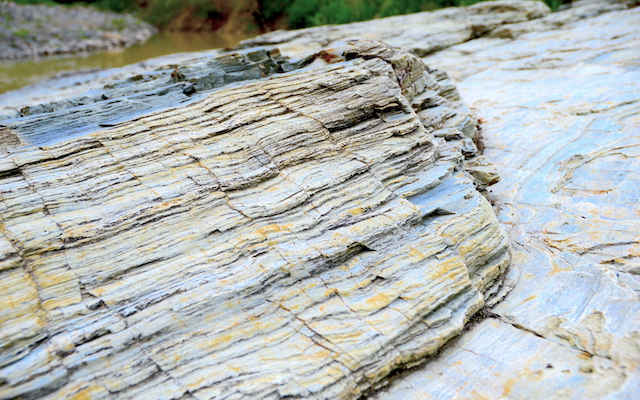 【写真ギャラリー】都幾川の結晶片岩 Crystalline Schist, Tokigawa River（埼玉県ときがわ町）