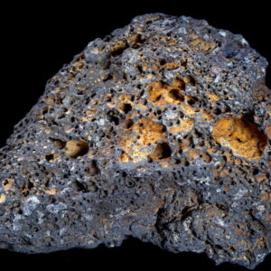 「うっかり触ると怪我をする！」黒曜岩のかけらは鋭い刃物