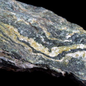 「うっかり触ると怪我をする！」黒曜岩のかけらは鋭い刃物