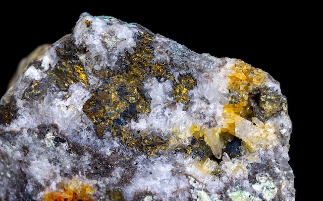 【写真ギャラリー】足尾銅山の銅鉱石 Chalcopyrite, Ashio Copper Mine, Tochigi Pref.（栃木県日光市足尾町）