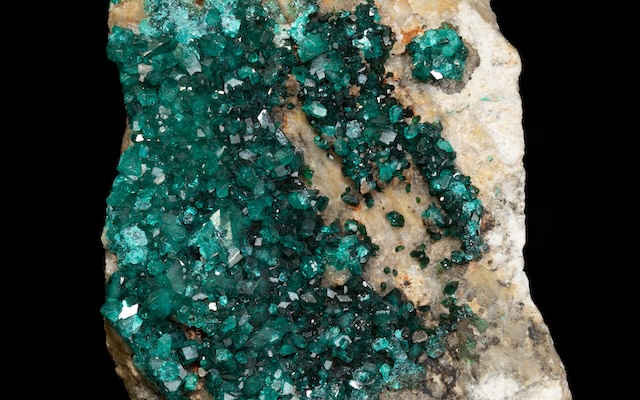 「エメラルド、やっぱいいよね……」繊細で傷つきやすい緑の石、翠銅鉱