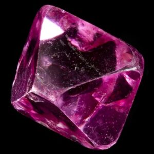 爪よりも軟らかい不思議な石たち。滑石と葉蝋石は粘土鉱物の集合体