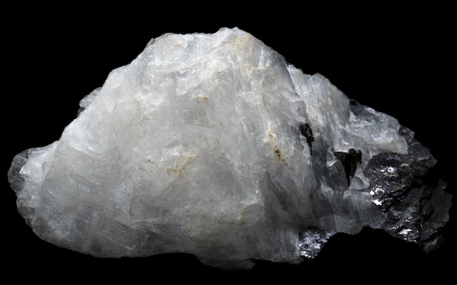 「氷じゃなくて石でした」グリーンランドで発見された溶けない氷、氷晶石