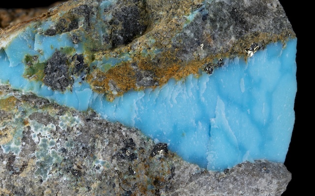 「紛らわしい名前でごめん……」トルコで採れない“トルコ石”