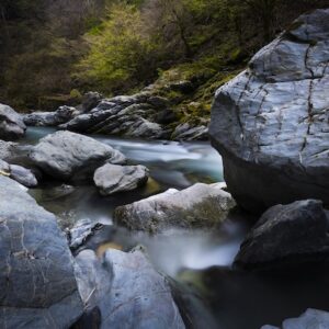 『驚異の標本箱—鉱物—』数量限定特典付き：Amazon 予約受付中／2025年3月19日発売、KADOKAWA