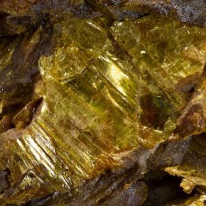 「黄金の輝きに惑わされないで」口に入れると危険なヒ素鉱物、石黄